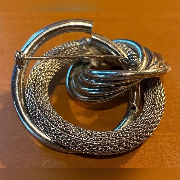 Vintage Silver Tone Metal Knot Brooch 2 inch Textured Mesh Modernist Pin **Read* - Picture 2 of 4